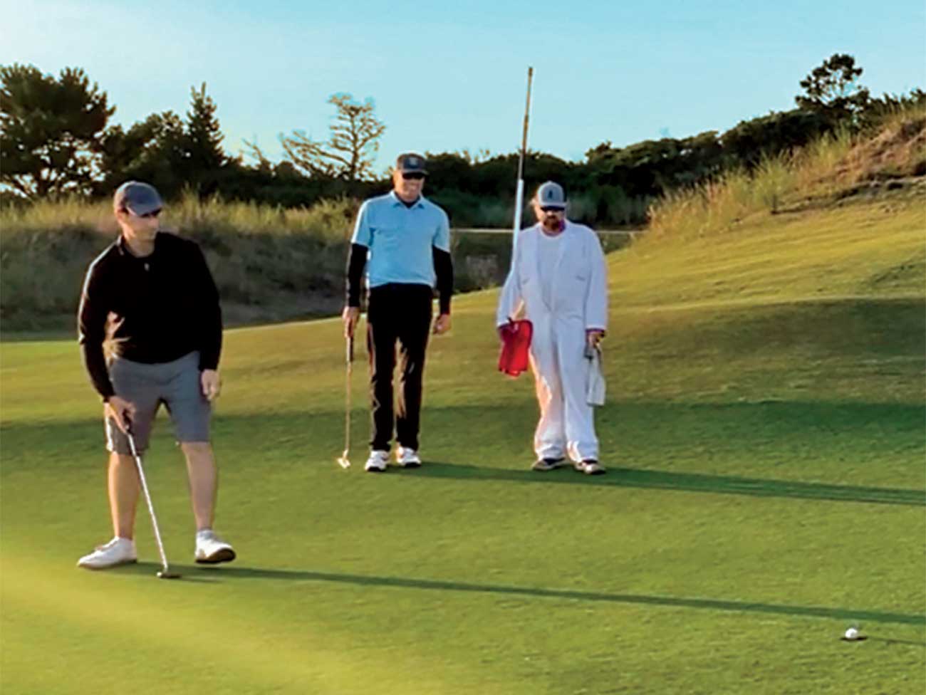Shipnuck walks in a 15-footer on the second playoff hole at Bandon Dunes. 