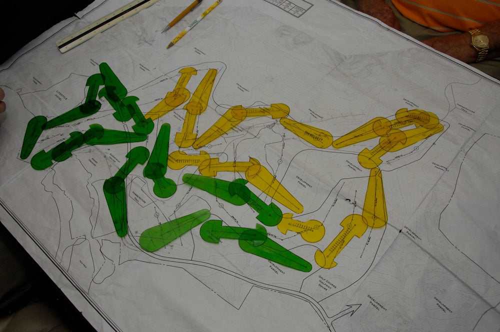 Each hole must fit into the overall rhythm of the course. 