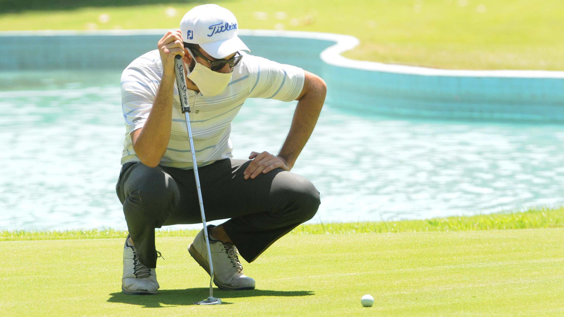 golfer with facemask