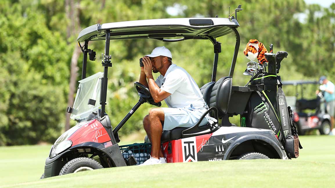tiger woods peers over golf cart