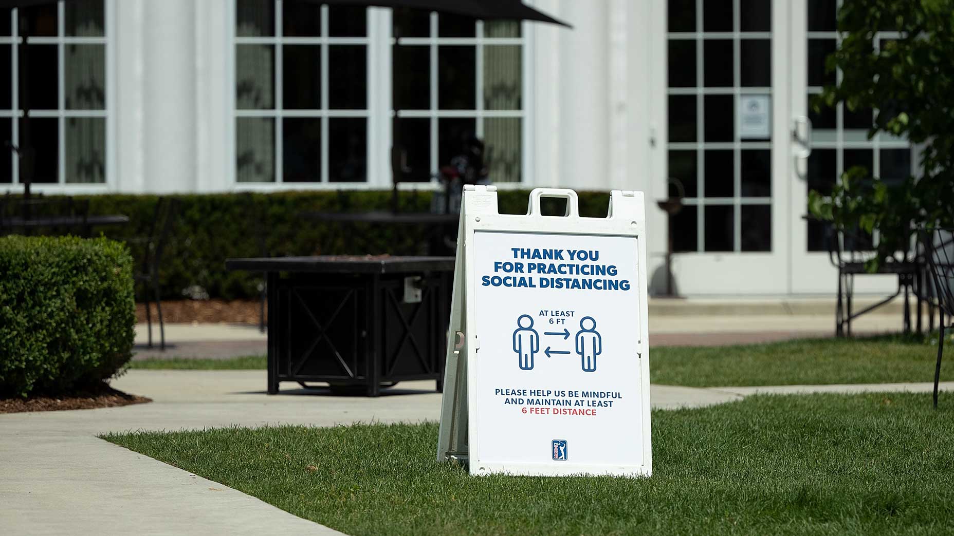 social distancing sign