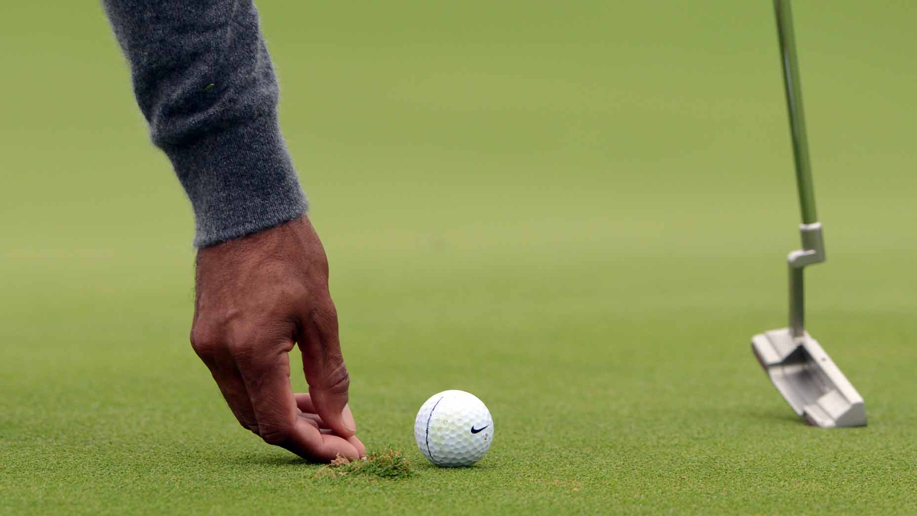 ball mark on green
