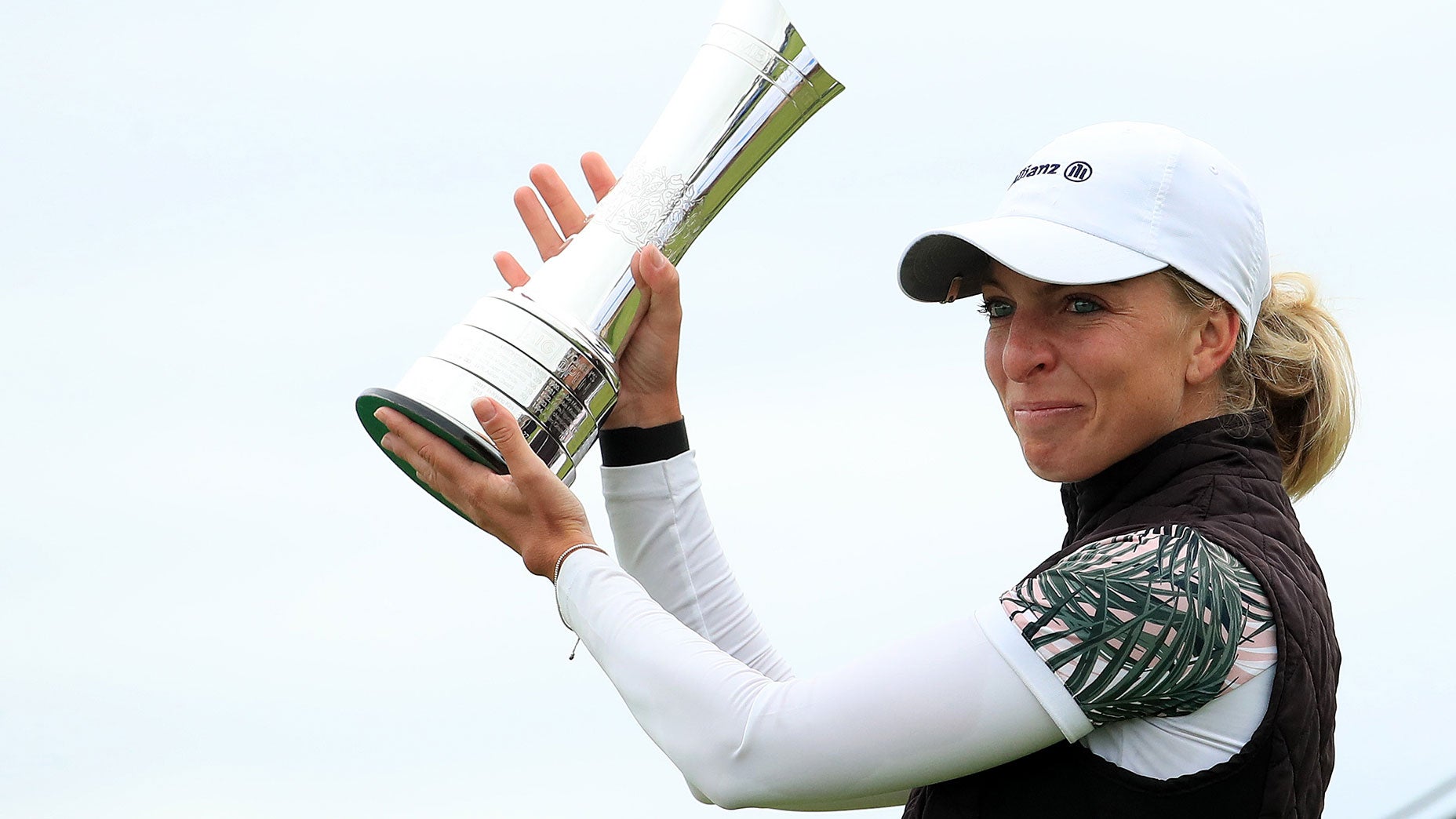 sophia popov hollds trophy