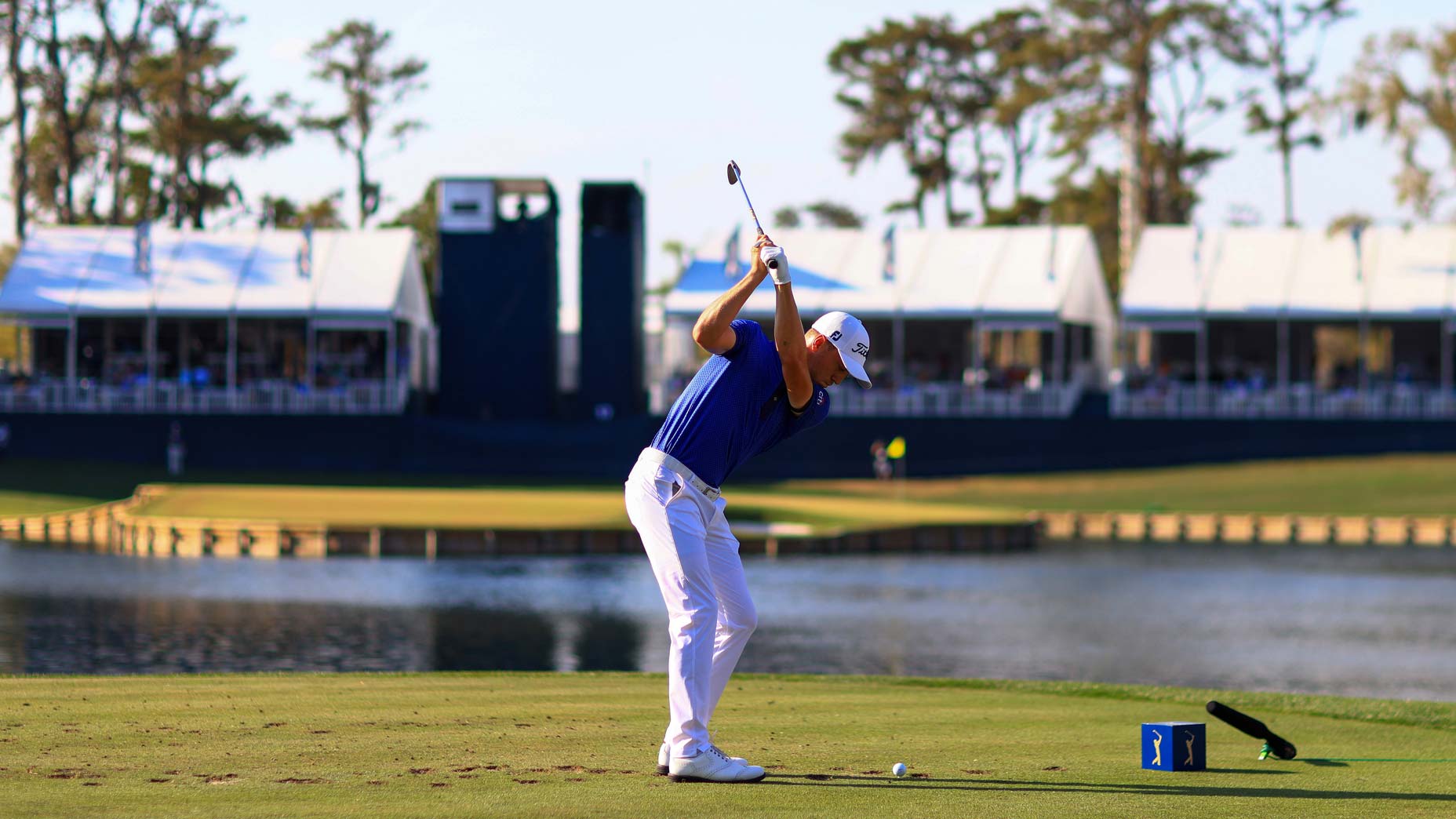 justin thomas hits ball