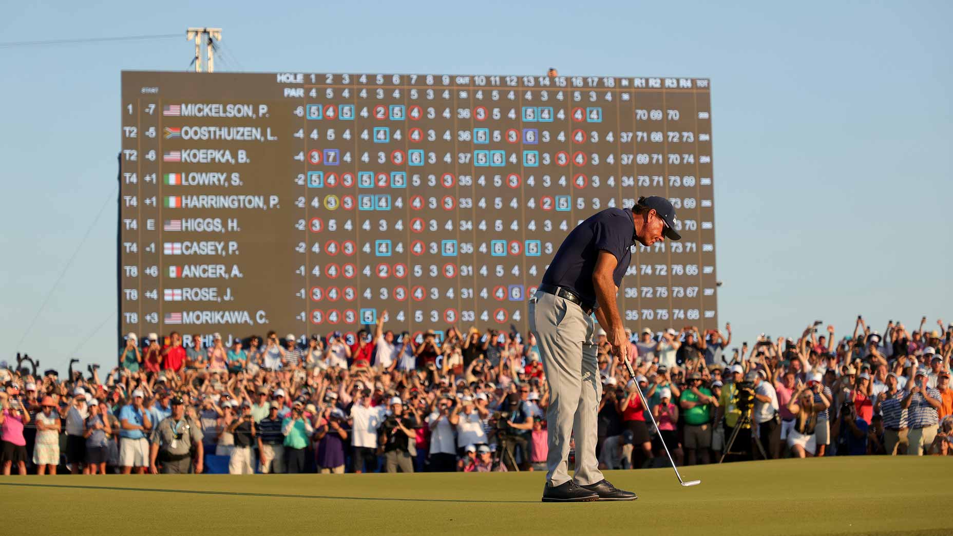 phil mickelson putts