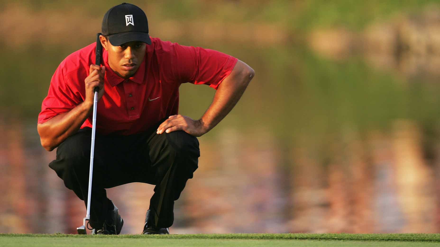 tiger woods reads putt