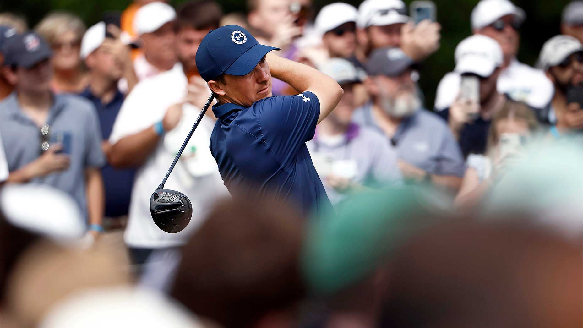 jordan spieth swings at colonial