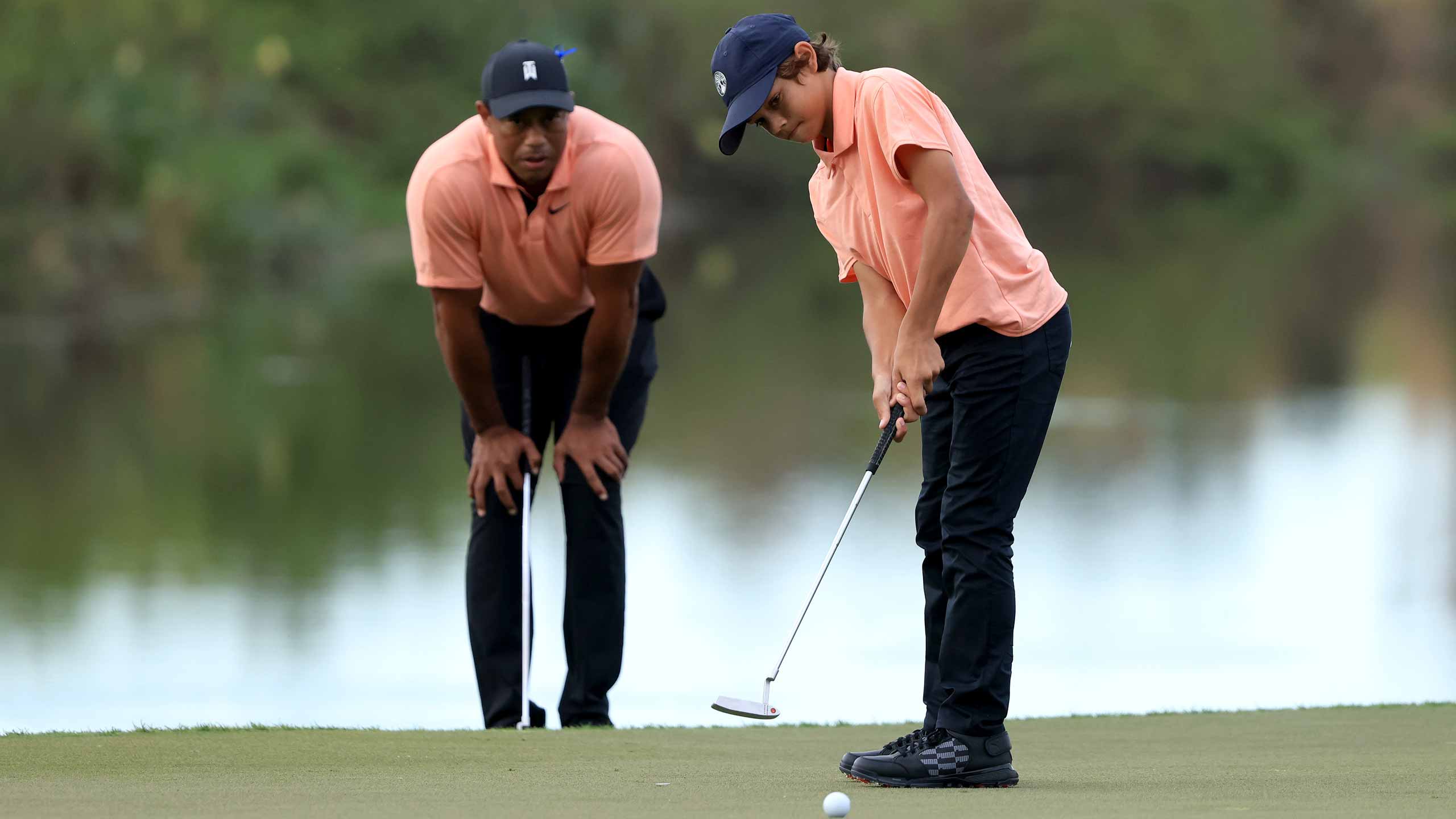 tiger watches charlie woods putt