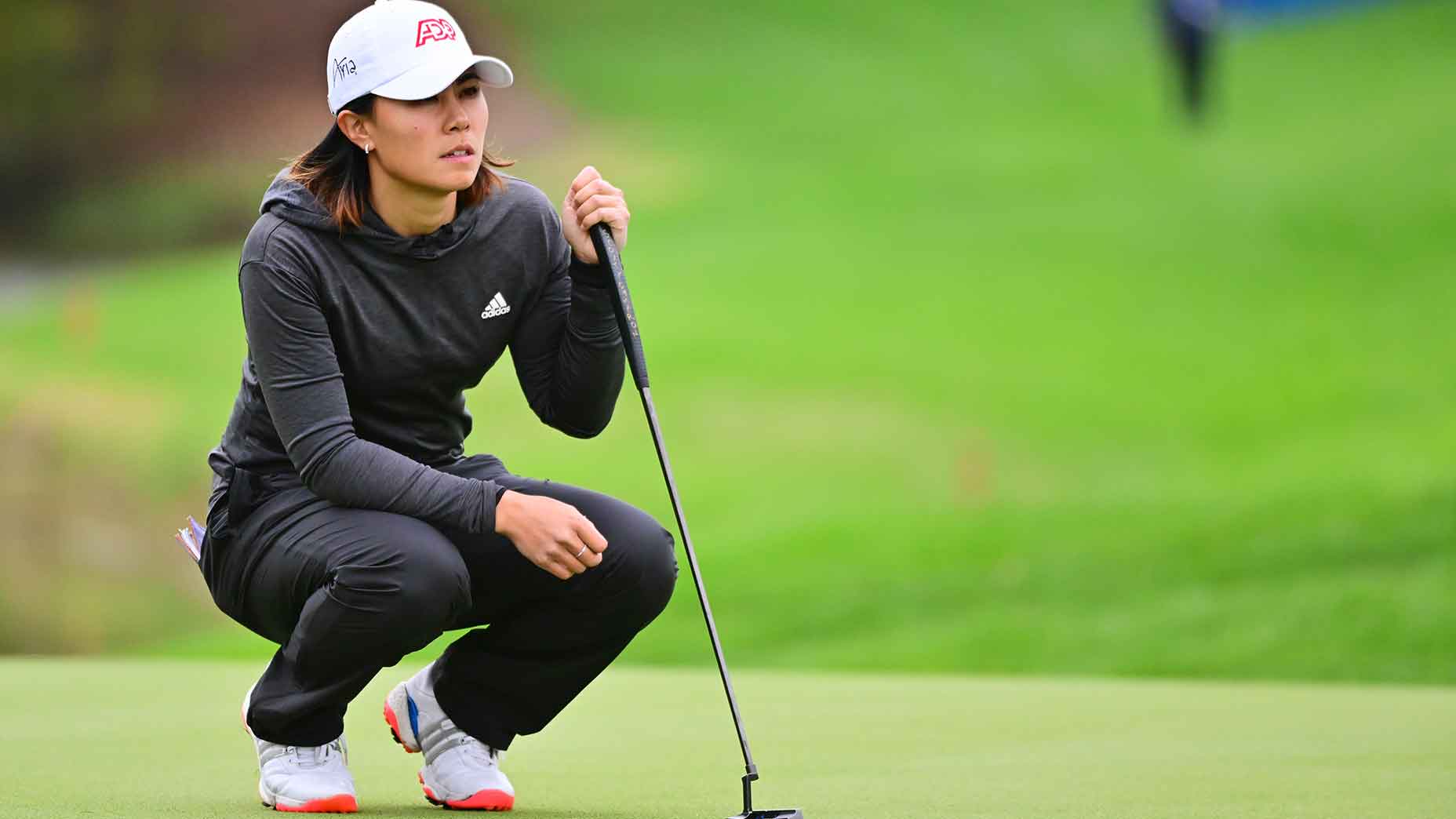 danielle kang crouches putt