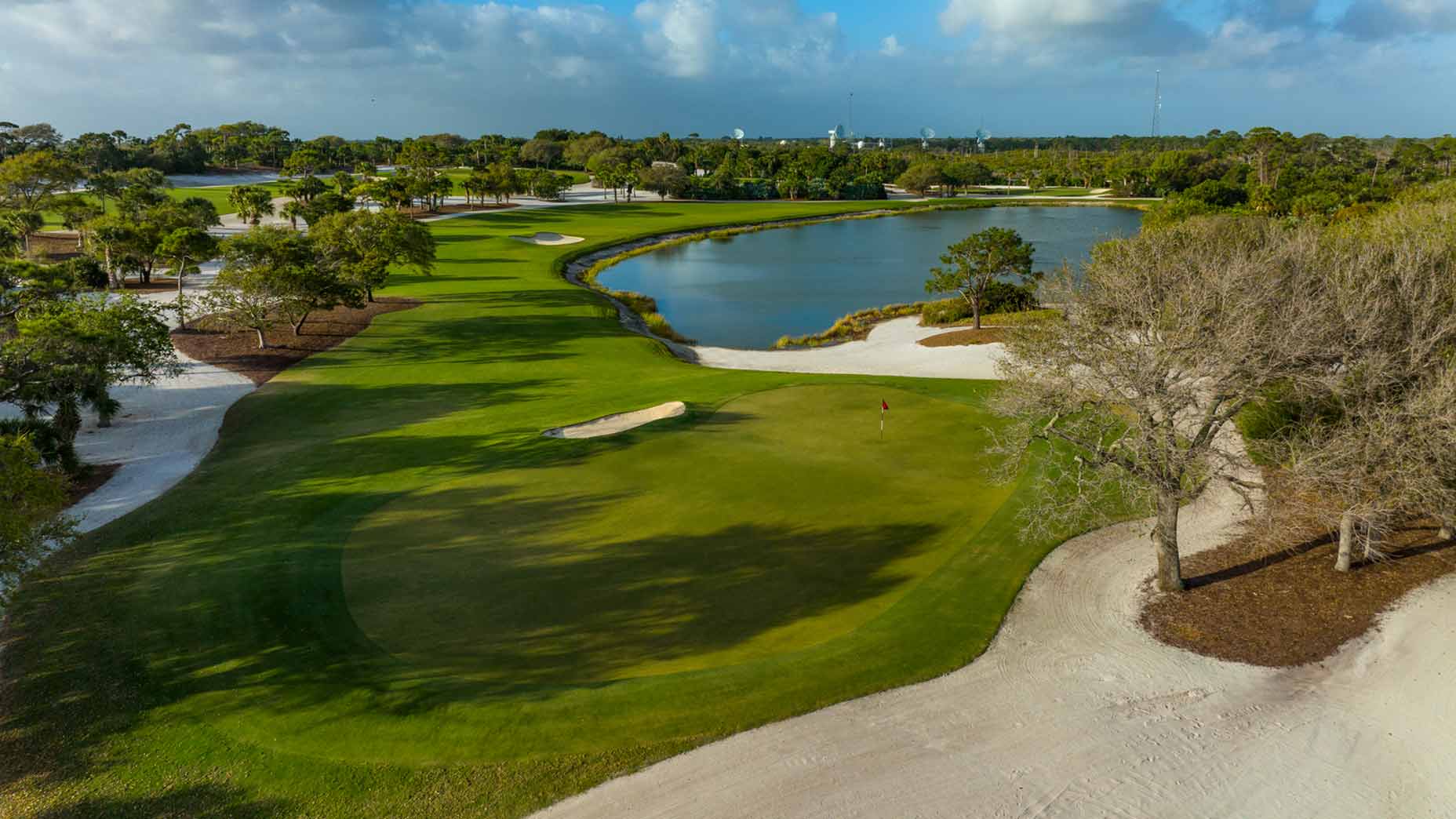 The par-4 15th at Jupiter Hills in Florida.