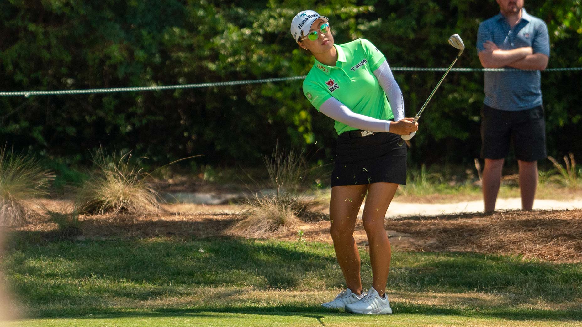 minjee lee hits chip