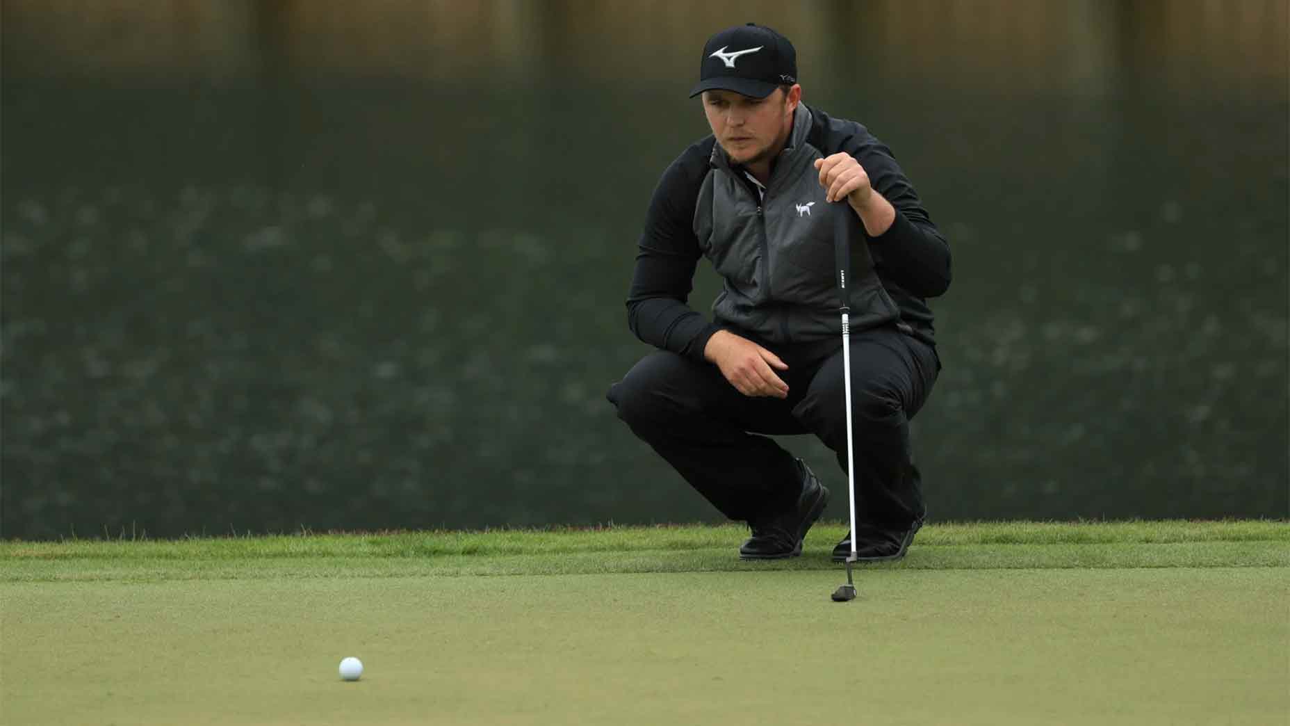 Eddie pepperell reads a putt