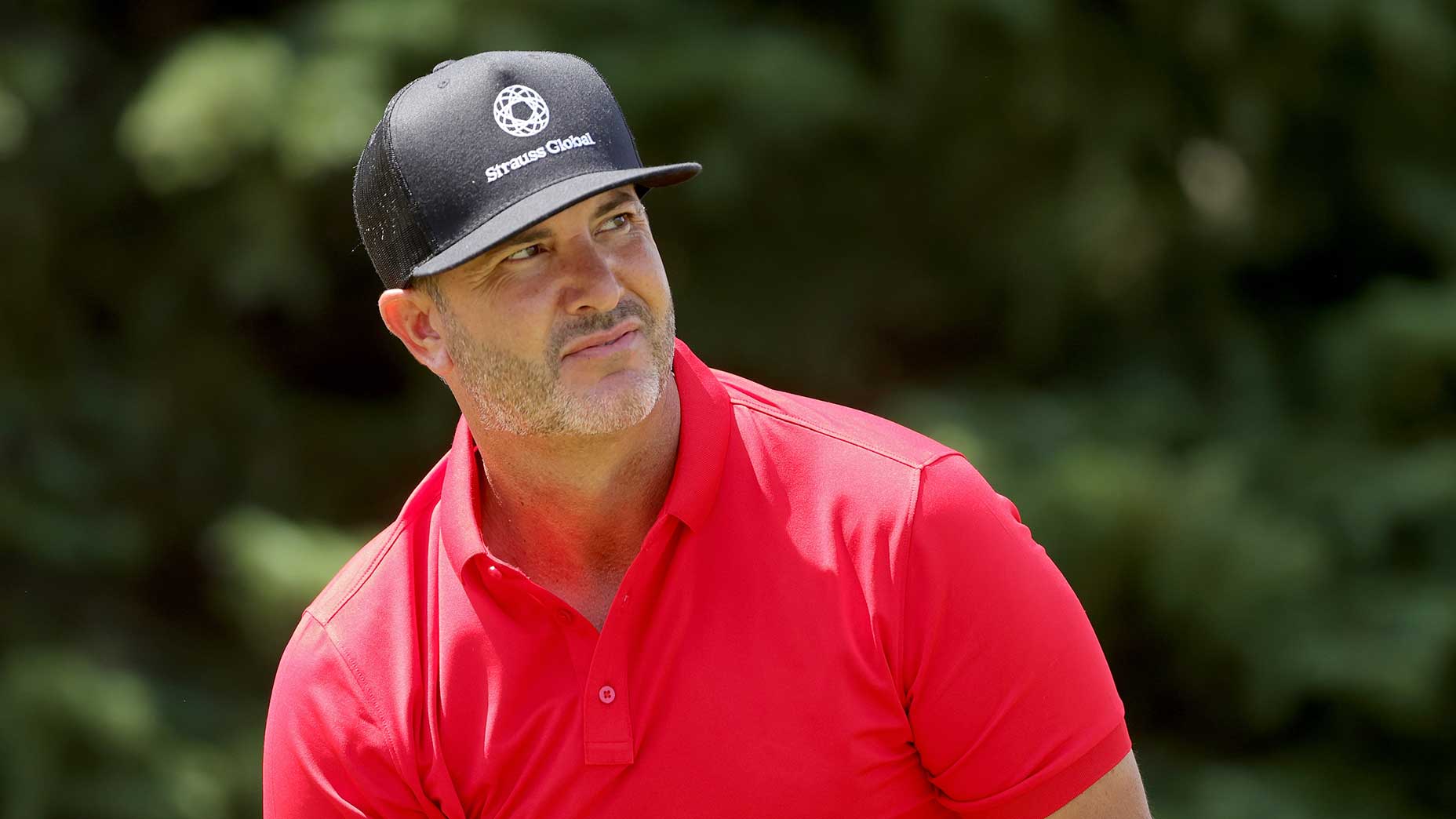 Scott piercy watches a shot on sunday