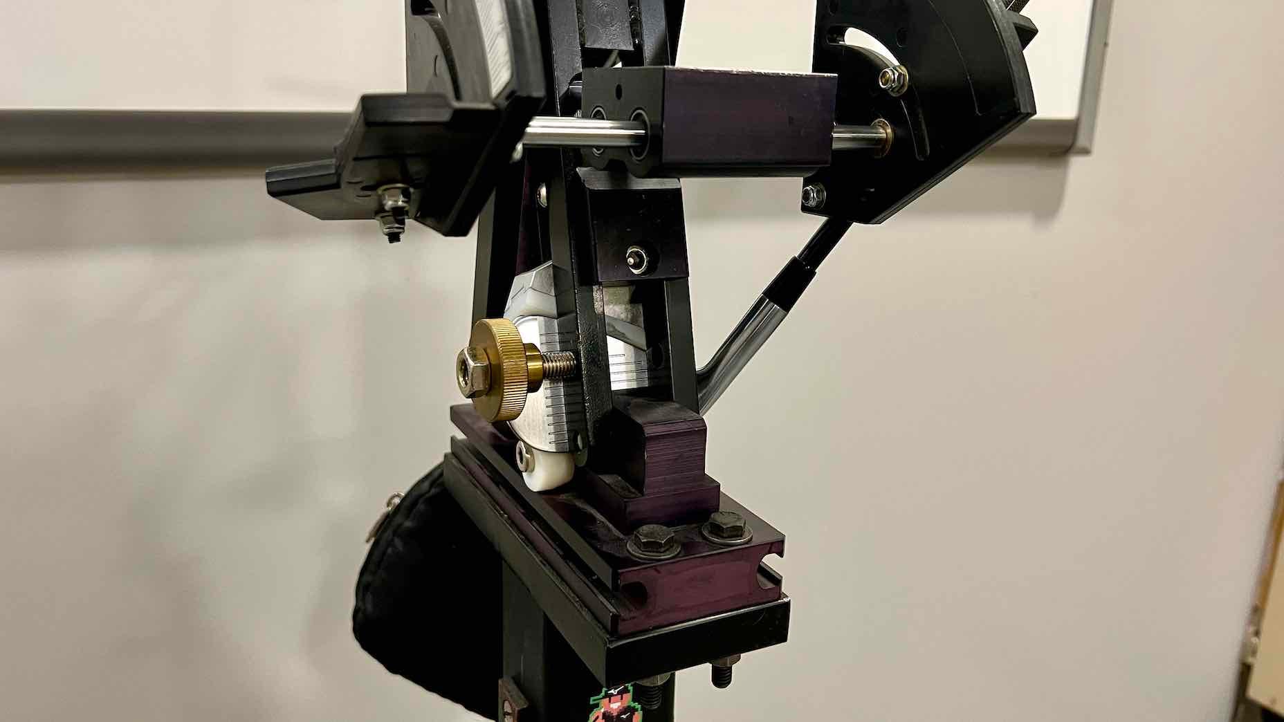 Lie and loft machine