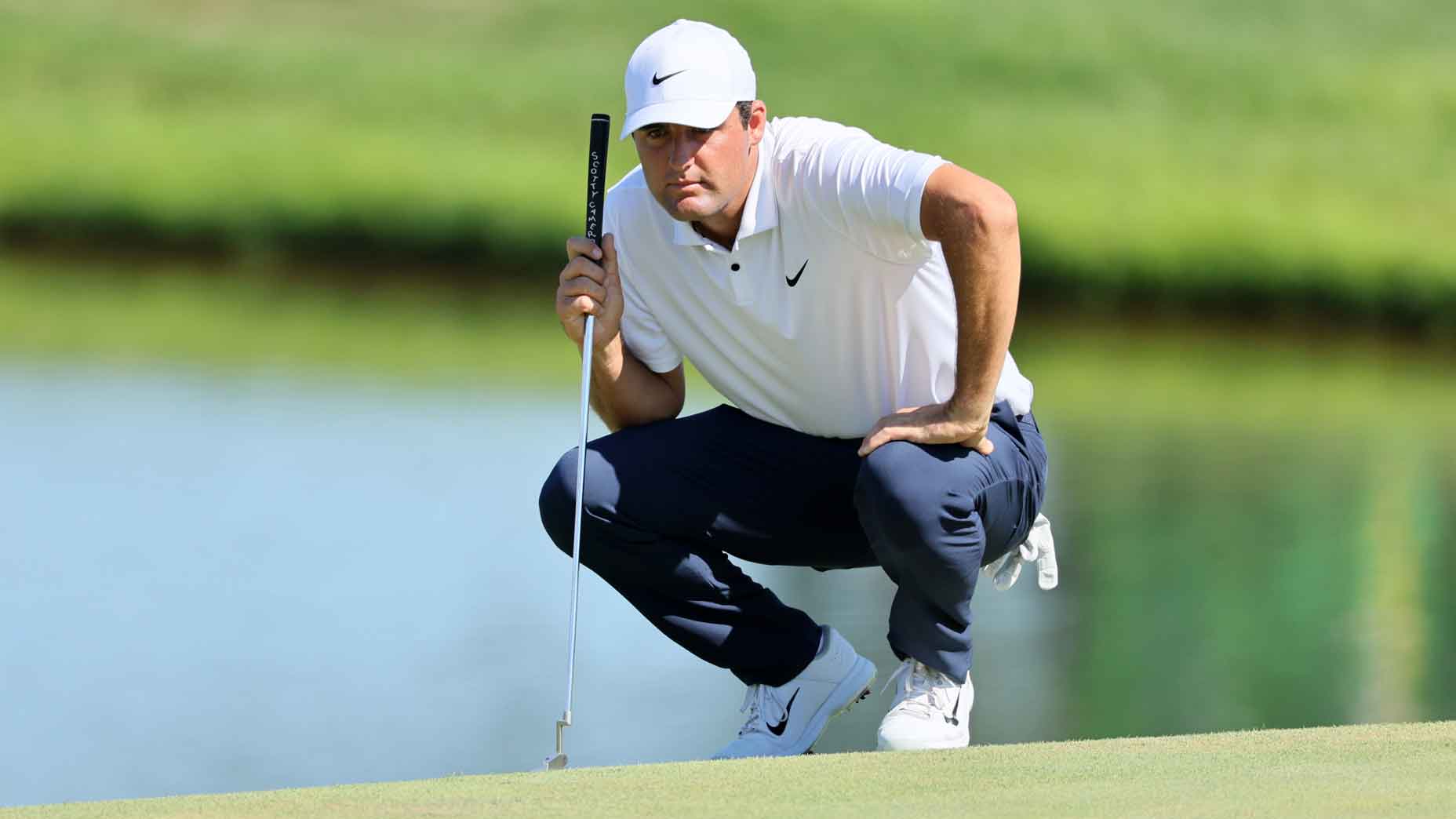 scottie scheffler reads putt