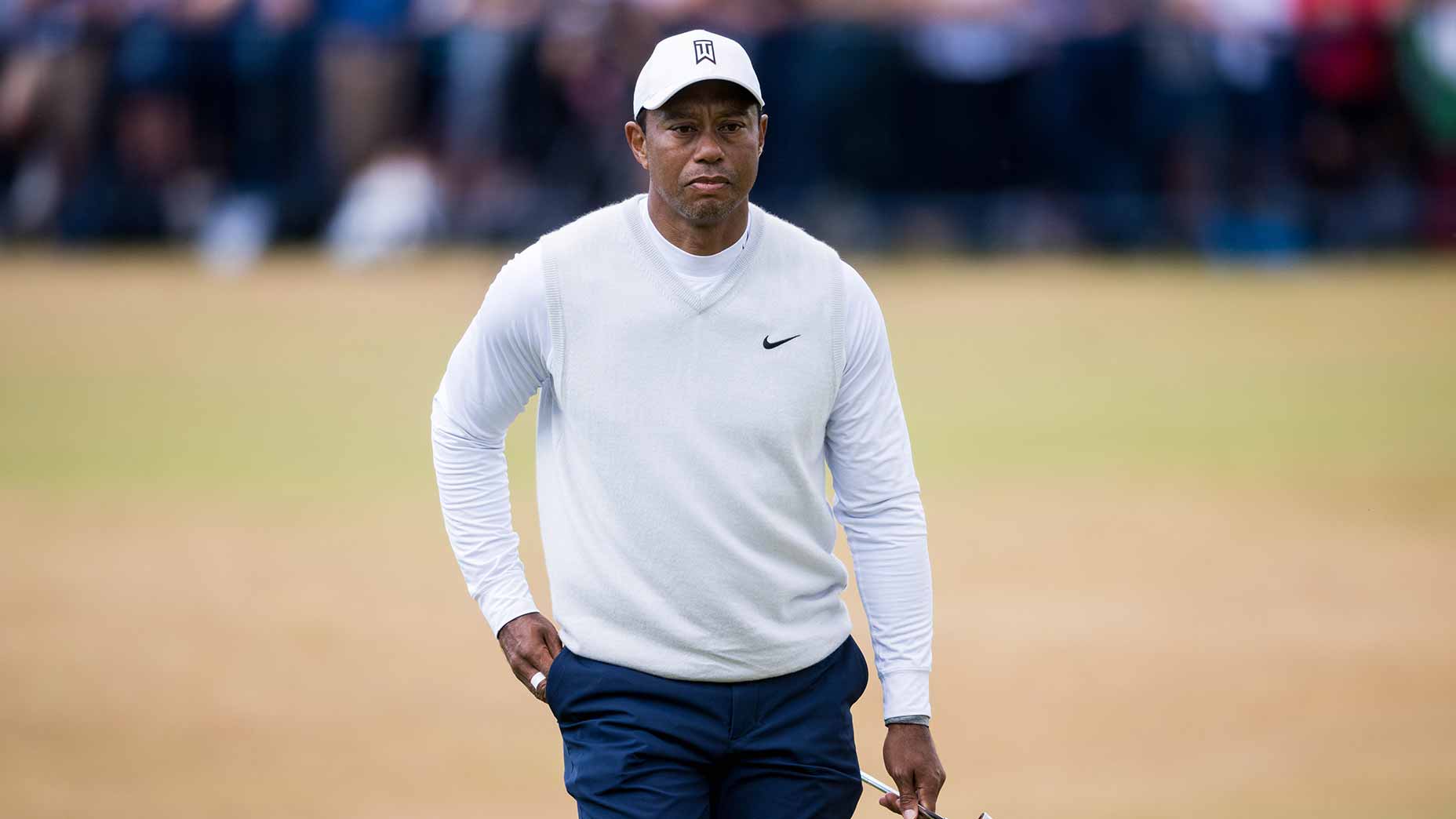 tiger woods walks open championship