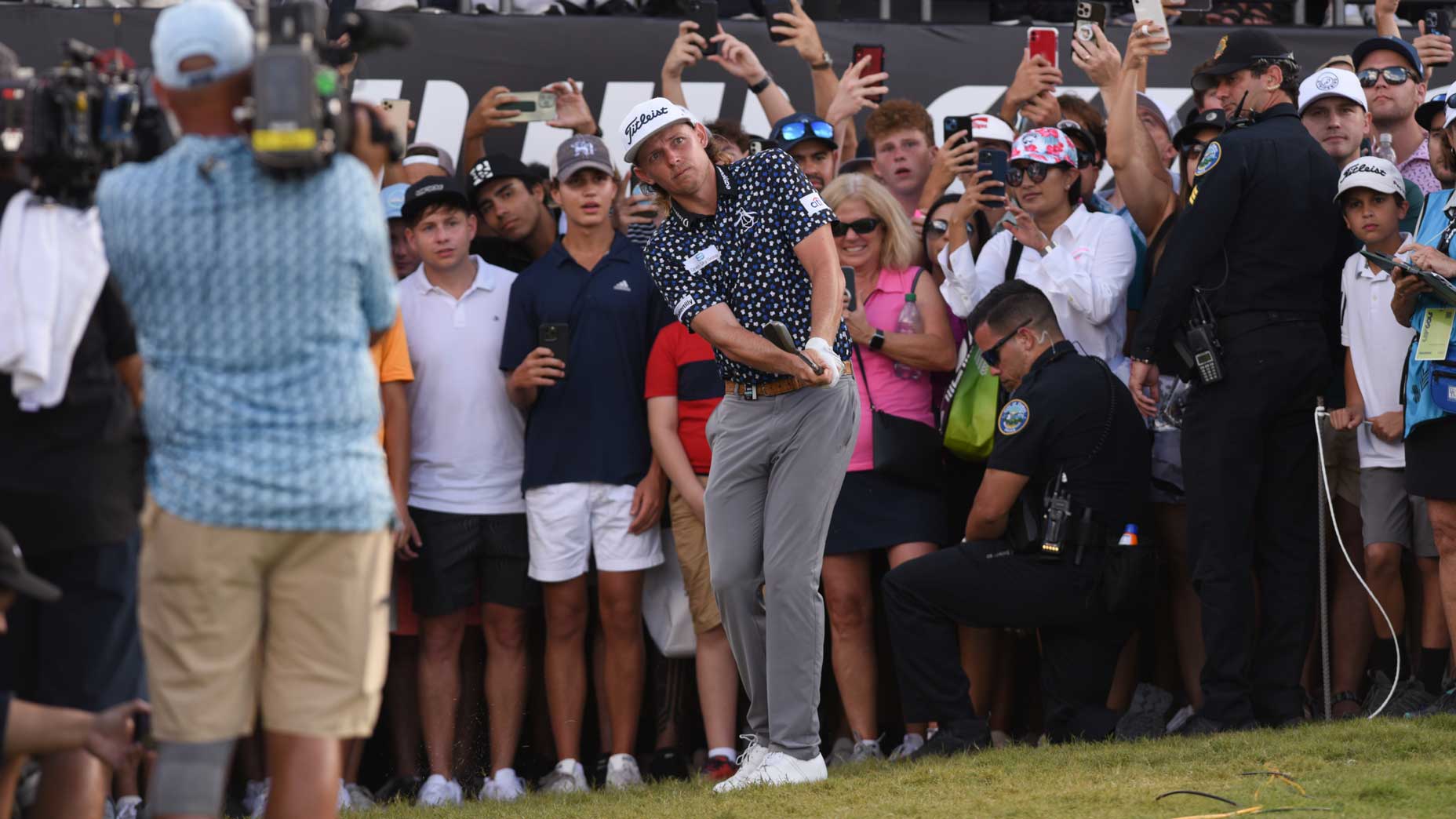 Cameron Smith strokes the ball at the 18th hole during the LIV Golf Team Championship, on October 30, 2022 at Trump National Doral Golf Club in Doral, FL.