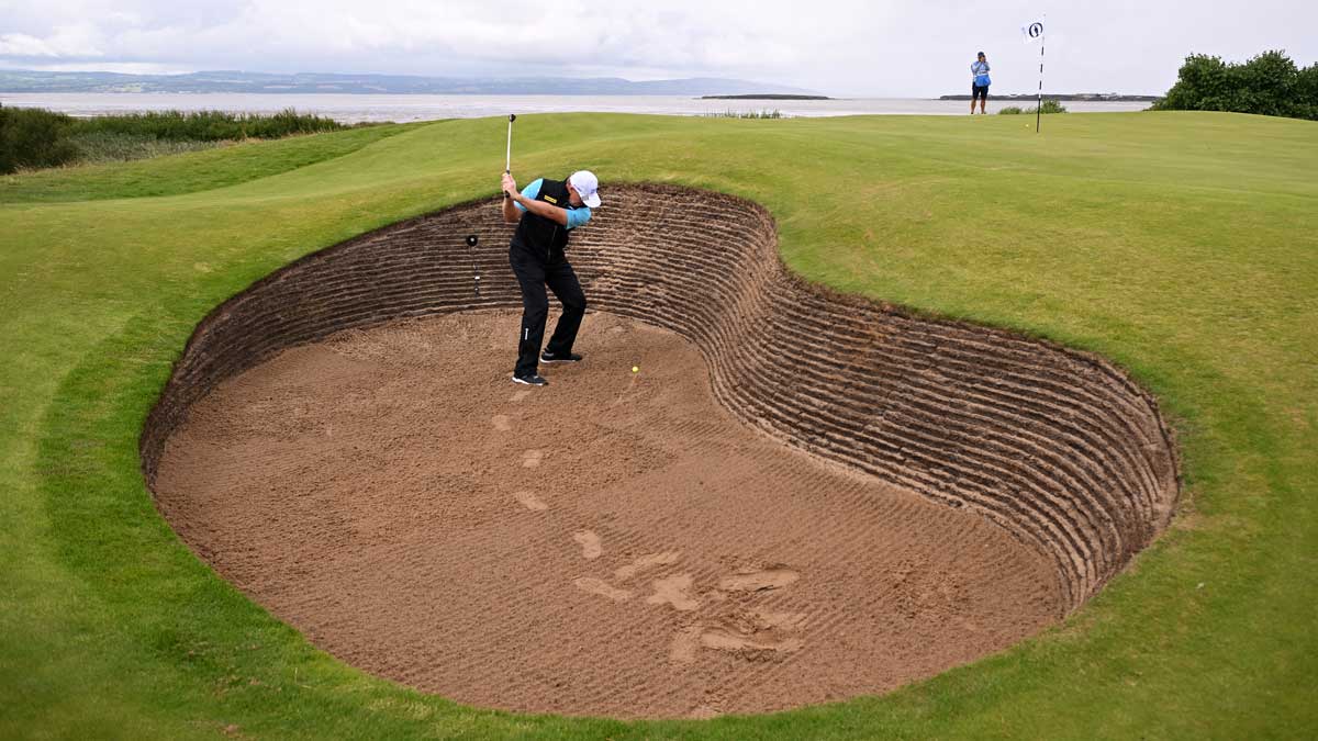 ernie els hitting bunker shot at open championship