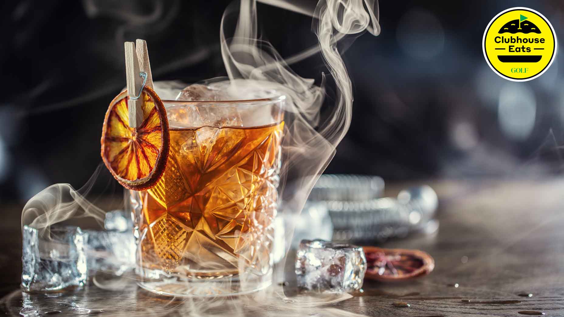 Cocktail cocktail with big cubes of ice on a dark background.