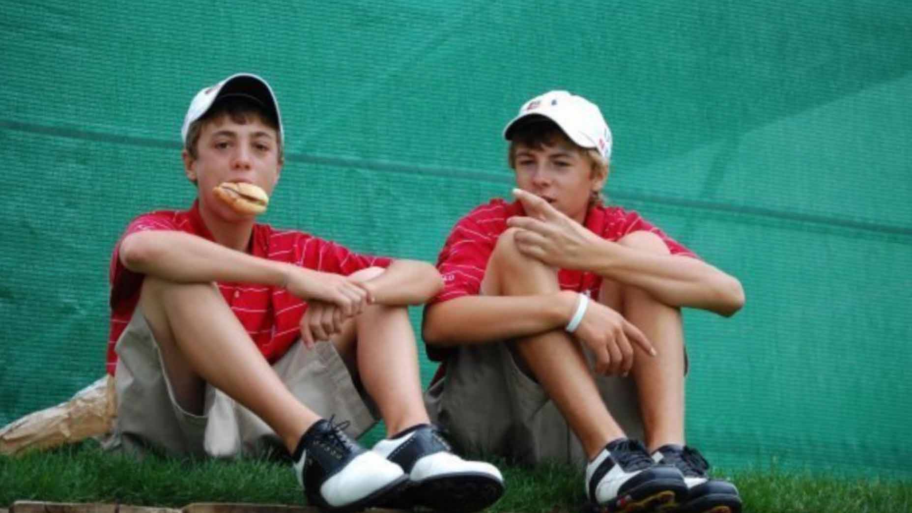 jordan spieth and justin thomas as kids eat snacks while sitting down