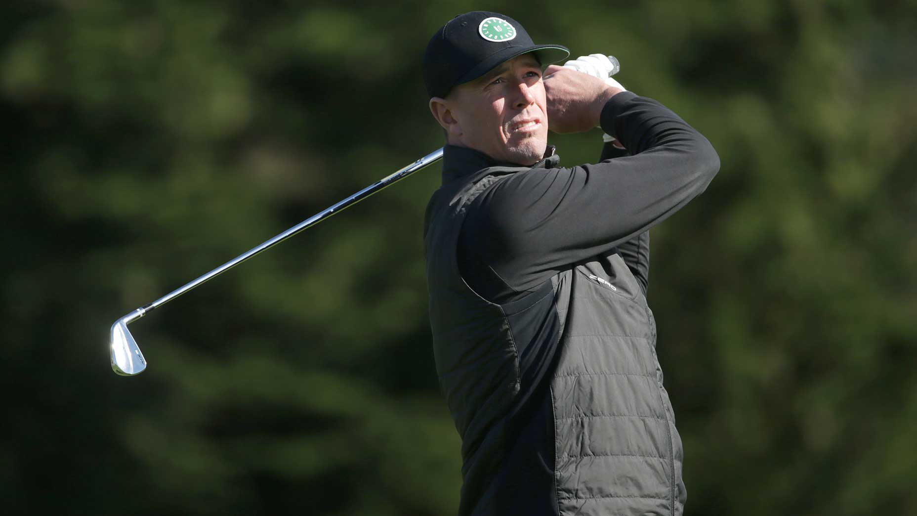 fomer NLF QG matt ryan hits a golf shot