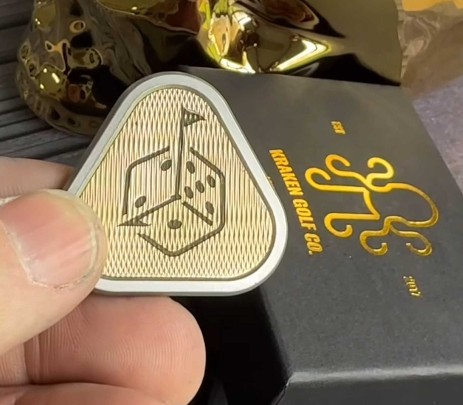 An 8am golf ball marker