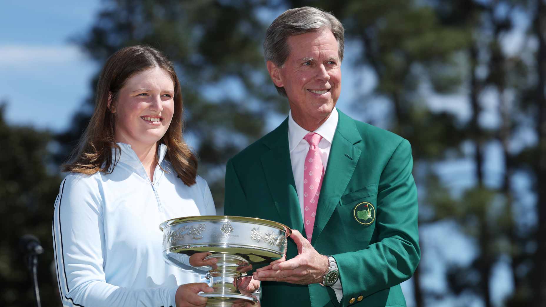 Lottie Woad receives the ANWA trophy from Fred Ridley.