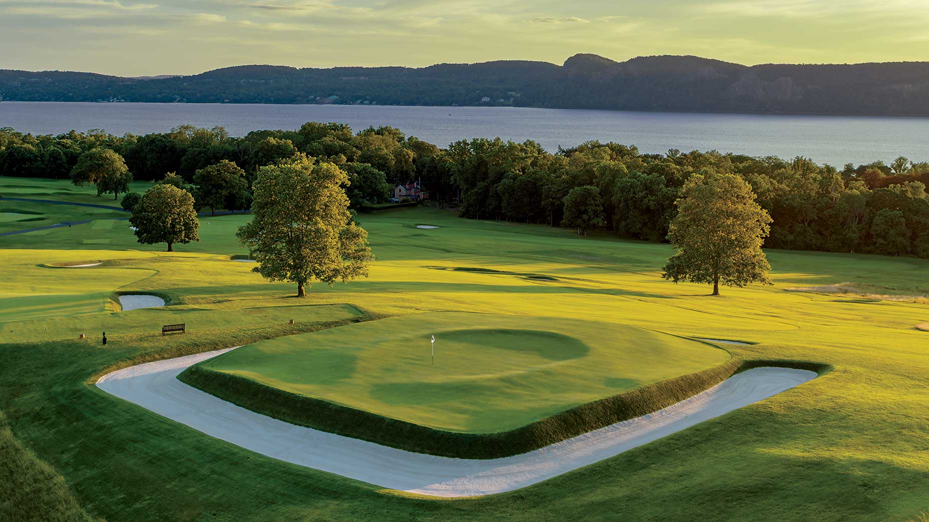 The par-3 16th hole at Sleepy Hollow in Scarborough, N.Y.