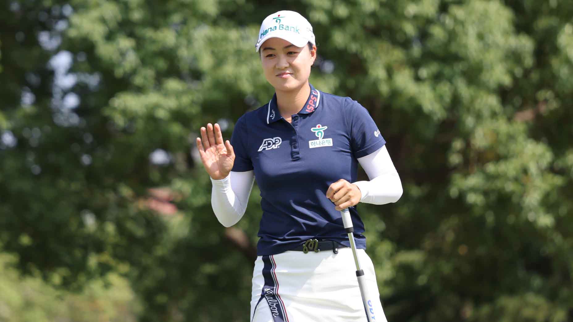 Minjee Lee acknowledges the crowd at the Buick LPGA Shanghai