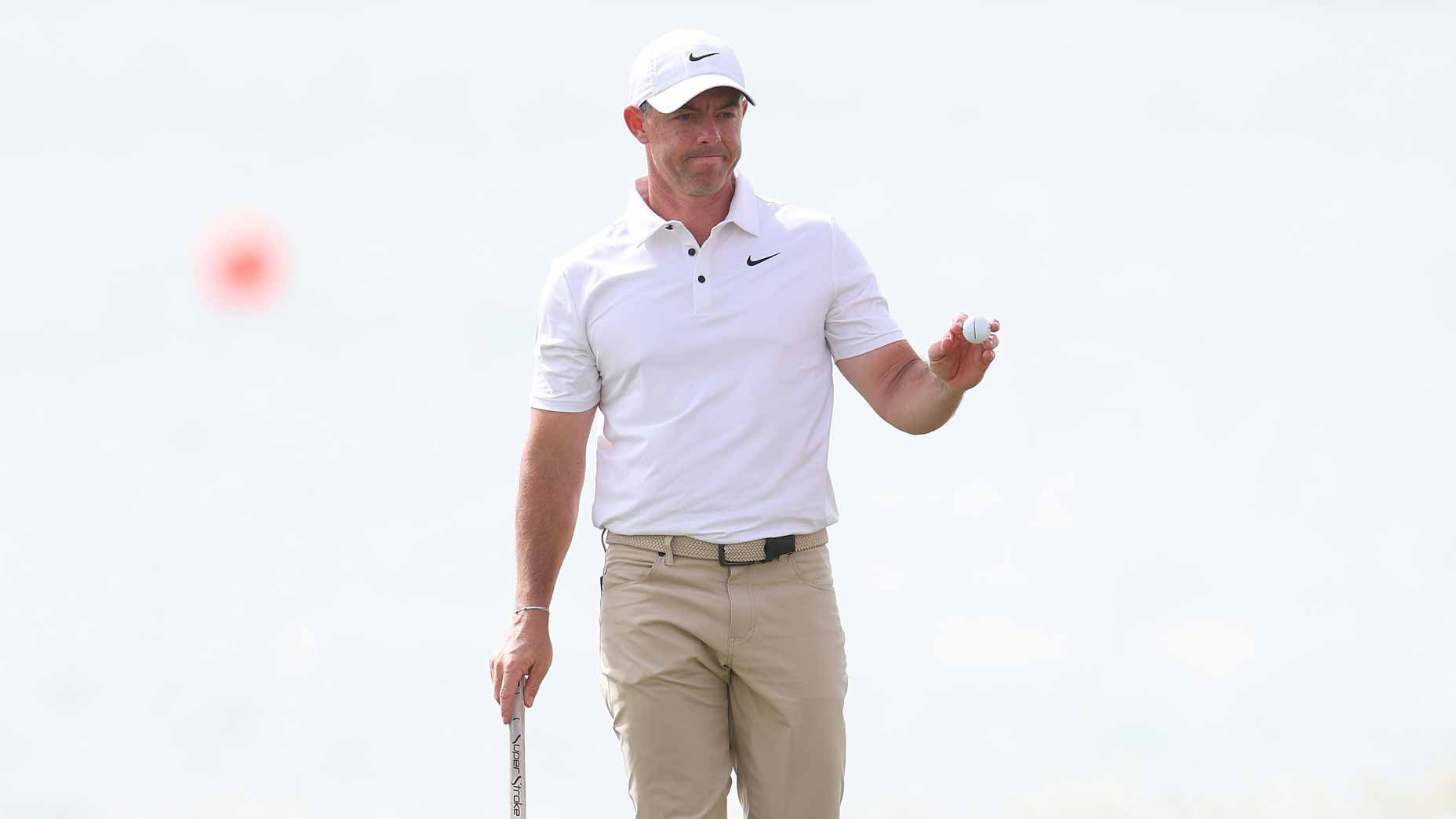 Rory McIlroy acknowledges the crowd on the 18th green on day one of the 2025 Abu Dhabi HSBC Championship.